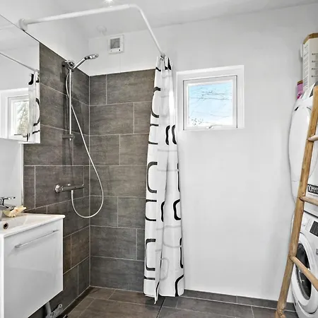 Σπίτι διακοπών 4 Bedroom Amazing In *